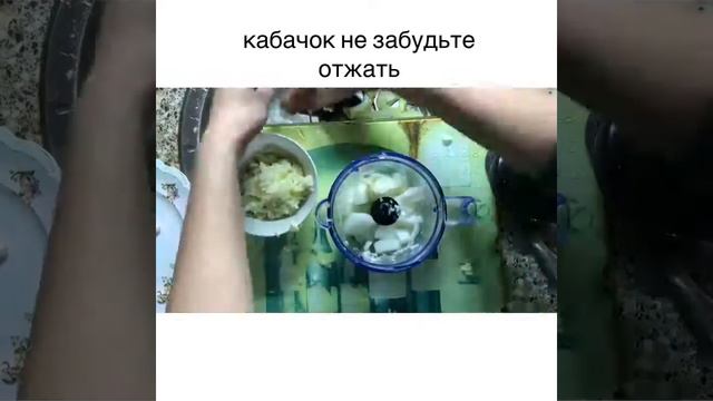 Оригинальные оладьи из кальмаров и кабачка смотреть онлайн