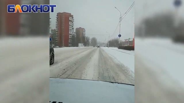 Заметенные снегом дороги никто не спешит чистить волгодонцы возмущены работой коммунальных служб смотреть онлайн