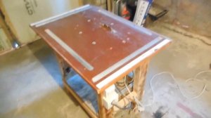 Как сделать Распиловочный стол для мастерской по дереву из циркулярной пилы своими руками? HOMEMADE