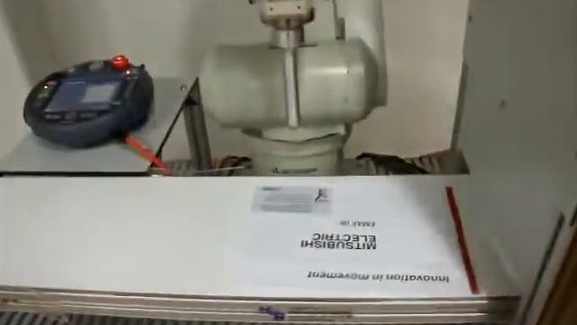 Mitsubishi RV-6SL Robot drawing Mitsubishi Logo during tracking on a conveyor смотреть онлайн