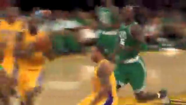 Lamar Odom Dunks over Ray Allen смотреть онлайн