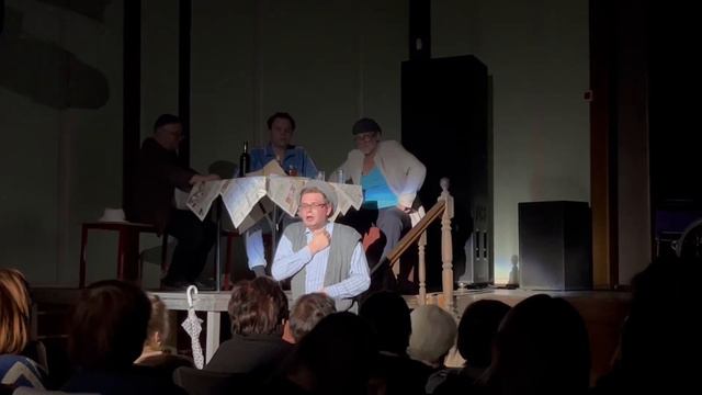 Актер сломал палец во время выступления. смотреть онлайн