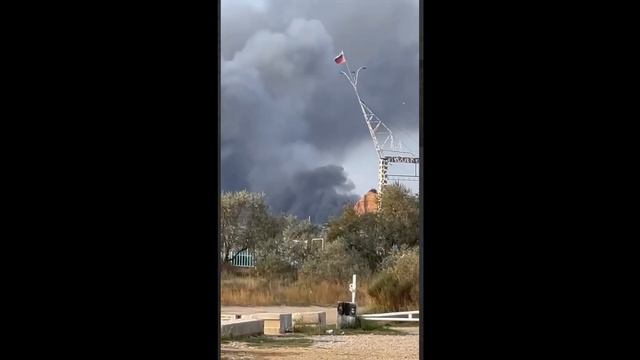 Пожар на военном аэропорте «Бельбек» виден издалека смотреть онлайн
