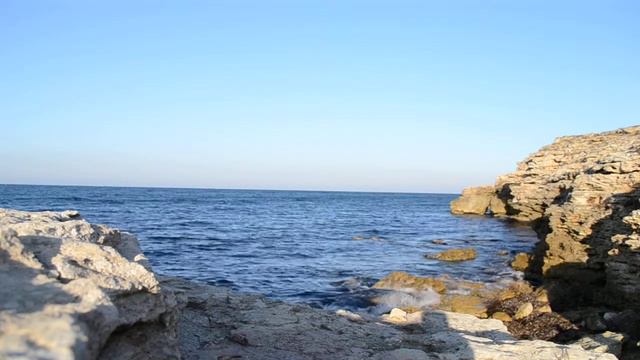 Шум моря, каменный пляж. смотреть онлайн
