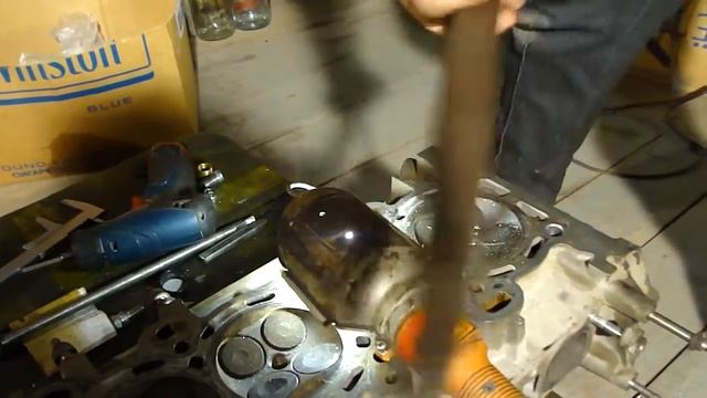 Как выкрутить сломанную свечу зажигания и отремонтировать!Ford Mondeo!To Unscrew the spark plug смотреть онлайн