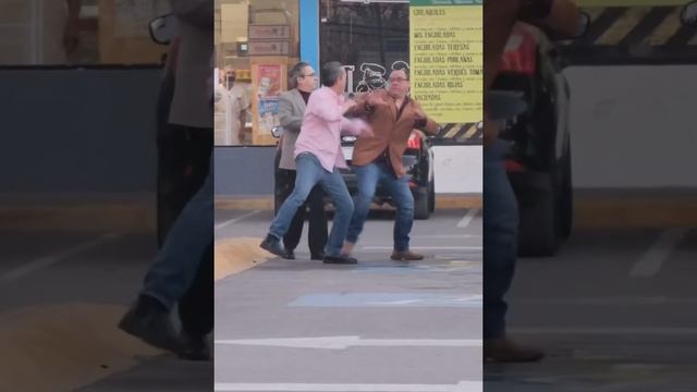 ?? Нашли для Вас «лютый» замес на дороге. Не дай бог такому под ладожки попасться! смотреть онлайн