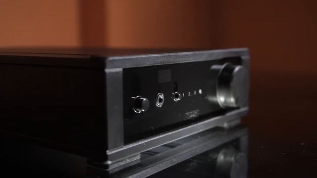 Английский звук Rega IO