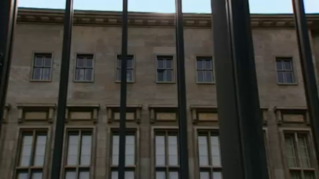 Gier und Groessenwahn - Wie die Politik bei Bankenrettung *** den Tisch gezogen wurde смотреть онлайн