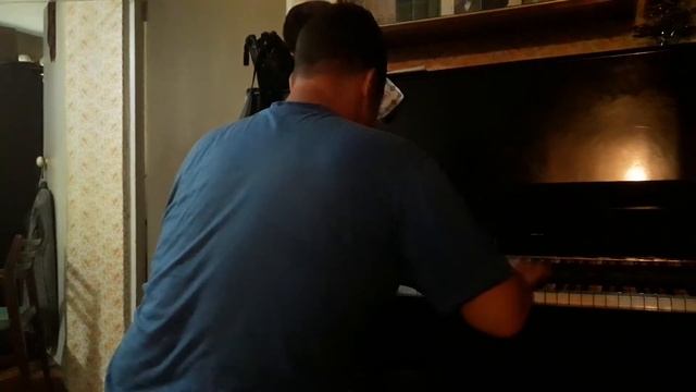 The Dance of Little Ducklings! On old piano, which has not been tuned since december 2006. смотреть онлайн