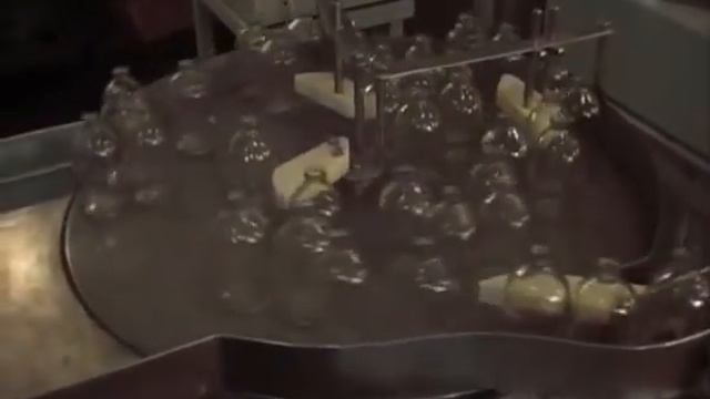 Линия розлива и укупорки с 2 мя ориентаторами смотреть онлайн