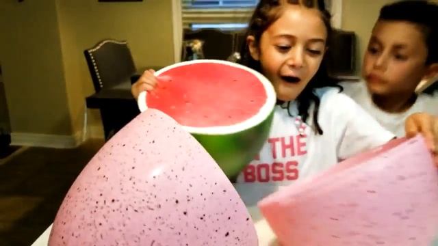 Игра "Охота на пасхальное яйцо" - Сюрприз с игрушками для детей часть 2 | Хайди и Зидан смотреть онлайн