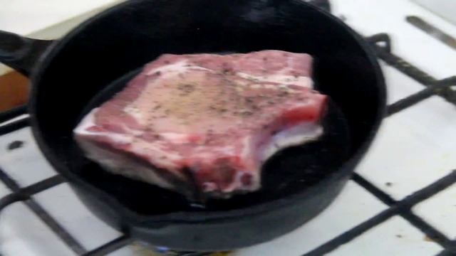 Корейка на кости. Стейк. Жаренное мясо. мясо в духовке.Кулинарный батл.