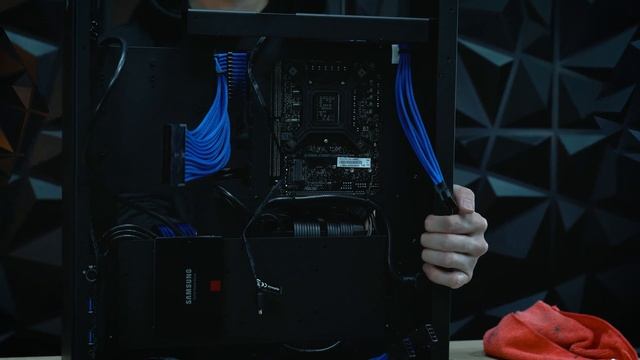HYPER BUILD With A Water Blocked TITAN RTX In A BOLT X! HYPER BUILD S1E4 смотреть онлайн