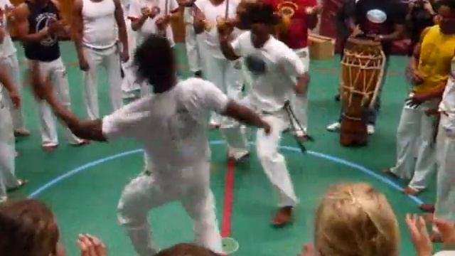 Capoeira Batizado Oberhausen Mai 2010, Mestrando Tiroteio смотреть онлайн