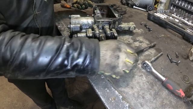 Ремонт механизма переключения делителя КамАЗ ( гитара) смотреть онлайн