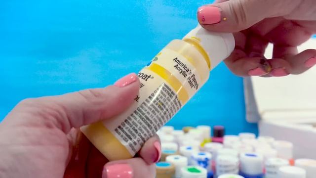 Oddly Satisfying Trying to Clean Old Crusty Acrylic Craft Paint Cookie Swirl C Video смотреть онлайн