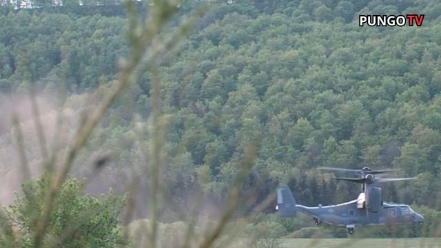 Four Airplanes Perform Crazy Jumps During Take Off and Landing смотреть онлайн