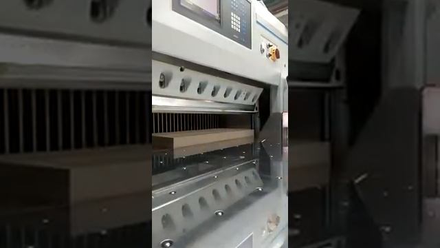 Бумагорезка GW 115 тестирование на переплетном картоне смотреть онлайн