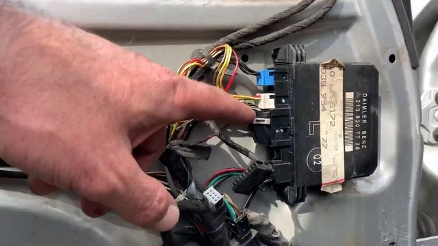 Неисправности,проблема -Электро-регулировки сидения МЕРСЕДЕС w210,прописка стеклоподъемника(ч2 смотреть онлайн