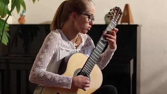 Nina Bernert (12) plays Phantasia D major by David Kellner смотреть онлайн