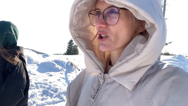 ВЛОГ. Прогулка в кафе превратилась в квест/поход. Кира покоряет вершины. Подарки для детей. смотреть онлайн