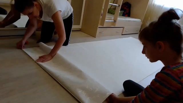 КЛЕИМ ОБОИ В ПРИХОЖЕЙ смотреть онлайн