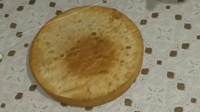 Как разрезать торт с помощью нитки. Лайфхак. Так можно резать торт любого размера смотреть онлайн