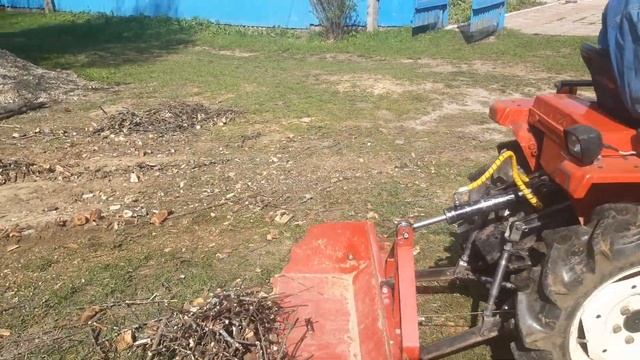 Японский yanmar минитрактор с лопатой кузовком. смотреть онлайн