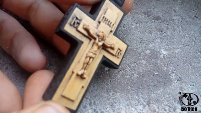 Резной деревянный крест из двух пород дерева Шнур с деревянными вставками смотреть онлайн
