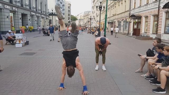 Прошли 1000 метров на руках, и вот что стало с руками! смотреть онлайн
