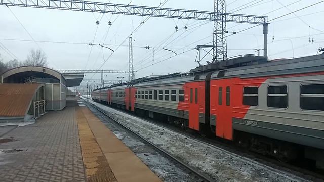 ЭД4М-0435 и ЭД4МКМ-АЭРО-0004 Аэроэкспресс На станции Бирюлёво-Товарная смотреть онлайн