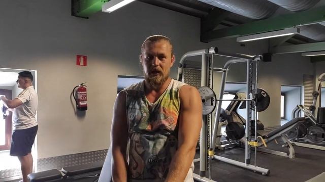 Недельный круг тренировок в спорт зале. смотреть онлайн