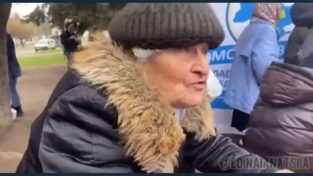 Раздача бесплатных обедов для пенсионеров в Харькове. смотреть онлайн