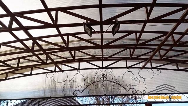 Крыльцо над входом, поликарбонат Polygal bronze. #навес, #терраса, #поликарбонат смотреть онлайн