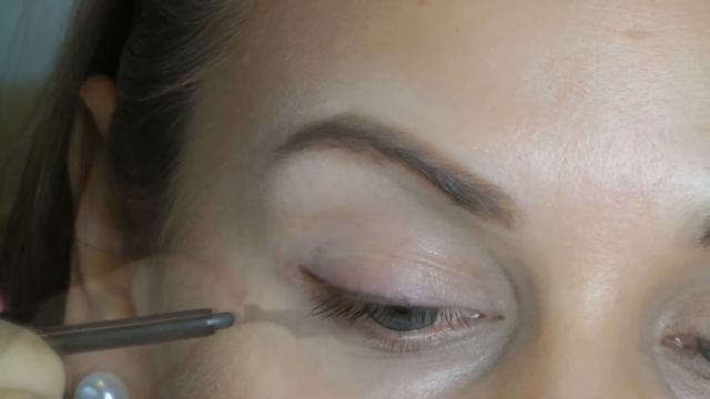 Макияж глаз в коричневых, пастельных, матовых оттенках. смотреть онлайн