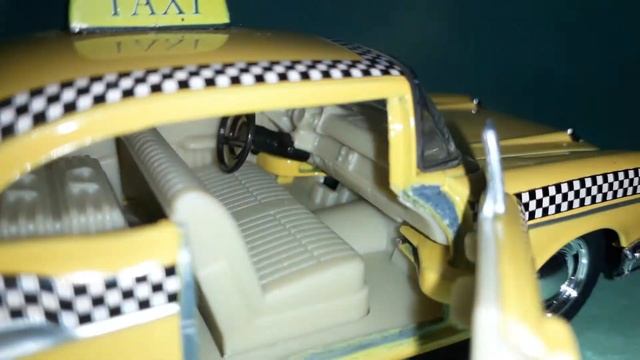 Miniatura 1/40 Taxi Amarelo Classico Americano 1957 Bel Air смотреть онлайн