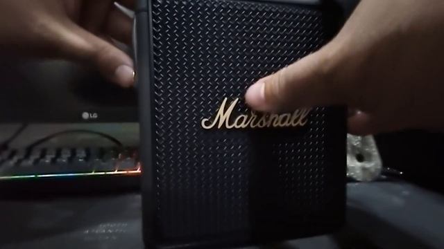 Marshall Stockwell II and Apple Lightning to 3.5 mm Audio Jack Unboxing and Testing смотреть онлайн