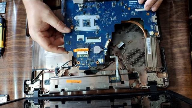 Upgrade Toshiba С 660 Notebook, CPU Replacement, dust cleaning, thermal paste replacement смотреть онлайн