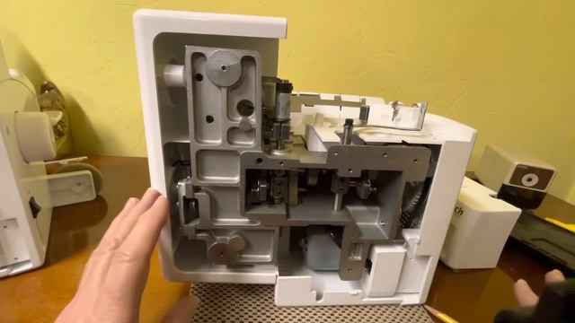 Cleaning, oiling your Brother 2340 Coverstitch machine смотреть онлайн