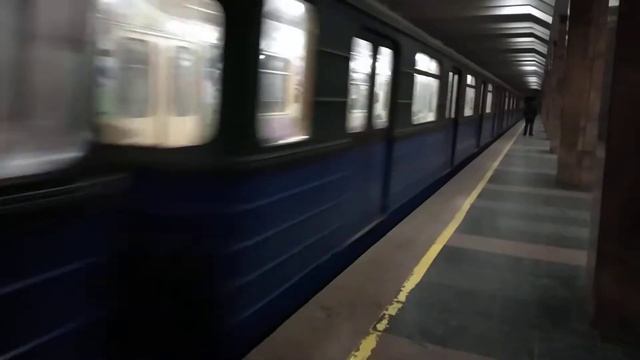 (г. Харьков) Еж3/Ем-508Т на станции Индустриальная (Холодногорско-заводская линия) смотреть онлайн