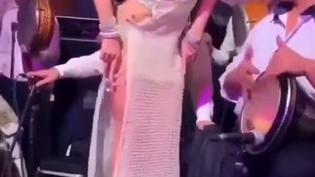 Зажигательный танец смотреть онлайн