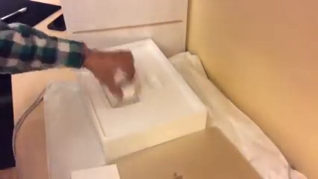 Gold Apple MacBook 12" inch Laptop Unboxing 2016 Model смотреть онлайн