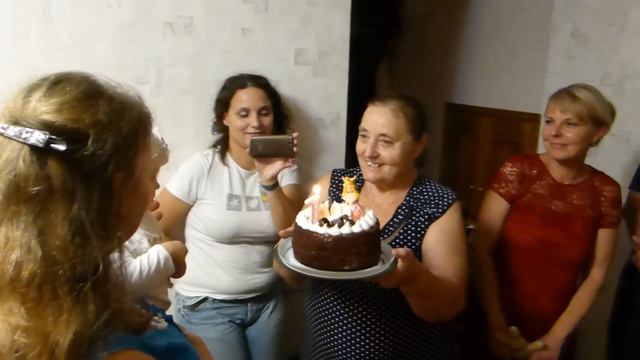 День народження маленької Дашеньки (1 рік). День рождения девочки Даши. Задуваем свечу на торте! смотреть онлайн