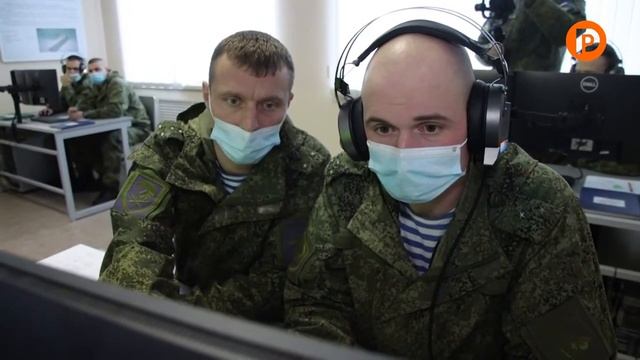 Один из тех, кто сегодня принимает поздравления – Герой России Юрий Дюдя смотреть онлайн