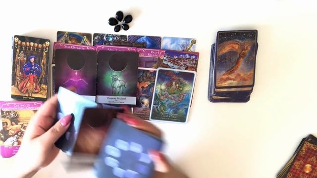 PICK A CARD|WHO HAS THEIR EYES ON YOU???? смотреть онлайн