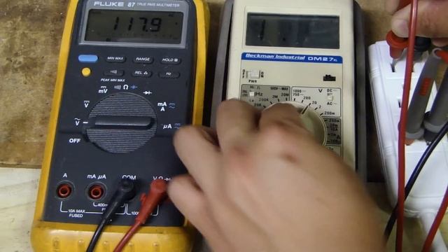 How To Use a Multimeter - Tutorial Guide - Video 1 смотреть онлайн