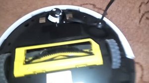 Сломался пылесос робот, едет назад и прыгает