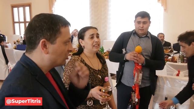 Молодоженов благословляют по цыганскому обычаю. Сережа и Алена, ч.6 смотреть онлайн