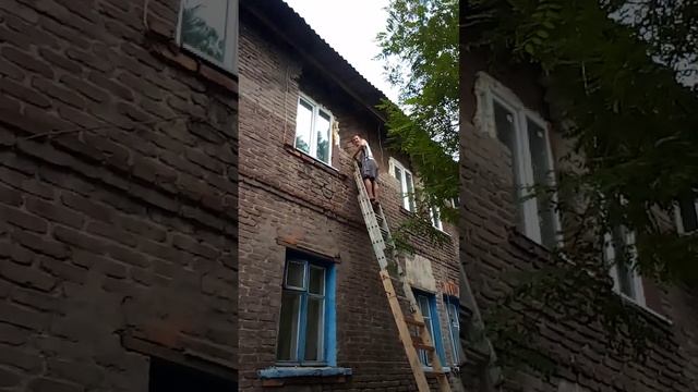 Демонтаж кирпичной стены)))