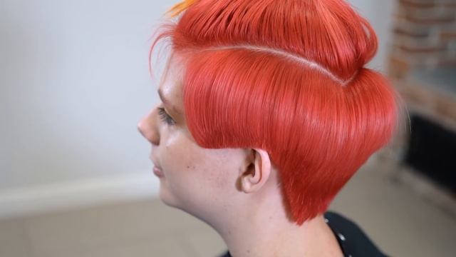 Короткая женская стрижка Пикси с элементами Сэссон / Текстурная стрижка в технике Деметриус смотреть онлайн